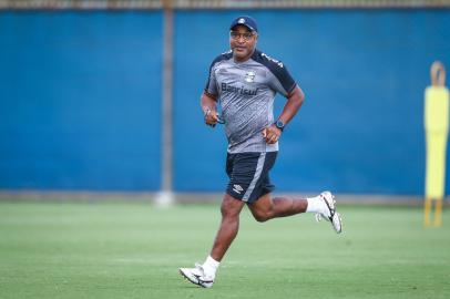 Treino GremioRS - FUTEBOL/ TREINO GREMIO 2022 - ESPORTES - Jogadores do Gremio realizam treino tÃ©cnico durante a tarde desta terca-feira, no CT Luiz Carvalho, na preparaÃ§Ã£o para a partida valida pelo Campeonato Gaucho 2022. FOTO: LUCAS UEBEL/GREMIO FBPAEditoria: SPOIndexador: Lucas UebelSecao: futebolFonte: Gremio.netFotógrafo: Treino Gremio<!-- NICAID(15051612) -->