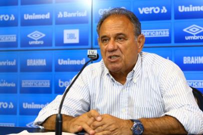 Vice-presidente de futebol, Dênis Abrahão anuncia afastamento de 7 jogadores do Grêmio, em entrevista coletiva nesta segunda-feira (29). Foto: LUCAS UEBEL / Grêmio / Divulgação<!-- NICAID(14954056) -->