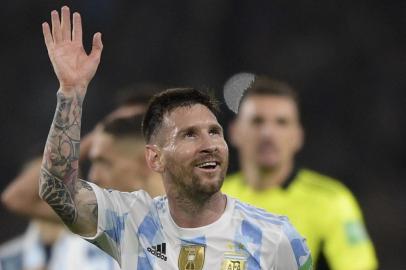 Argentinas Lionel Messi celebrates after the South American qualification football match for the FIFA World Cup Qatar 2022 between Argentina and Venezuela at La Bombonera stadium in Buenos Aires on March 25, 2022. (Photo by JUAN MABROMATA / AFP)Editoria: SPOLocal: Buenos AiresIndexador: JUAN MABROMATASecao: soccerFonte: AFPFotógrafo: STF<!-- NICAID(15052046) -->