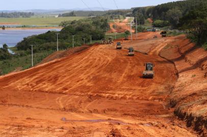 Obras do Exército durante duplicação da BR-116. Foto: Comando Militar do Sul / Divulgação<!-- NICAID(15053665) -->