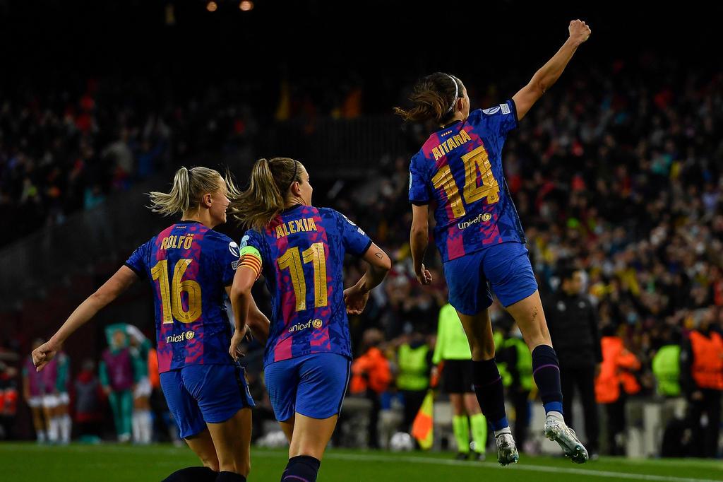 Futebol feminino bate recorde de público em jogo Barcelona x Real