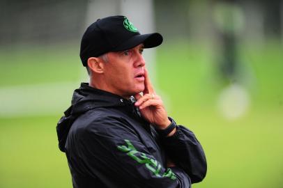 CAXIAS DO SUL, RS, BRASIL, 30/03/2022. Juventude x Grêmio, jogo-treino realizado no Centro de Formação de Atletas e Cidadãos, o CFAC. O Juventude verceu por 4 a 2. Na foto, técnico Eduardo Baptista. (Porthus Junior/Agência RBS)<!-- NICAID(15055575) -->