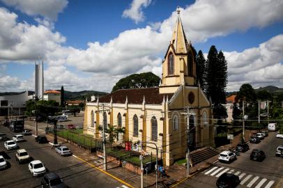 DOIS IRMAOS, RS, BRASIL, 01-04-2022: Memorial Antiga Igreja Matriz de Sao Miguel de Dois Irmaos. Igreja se tornou espaco cultural e apresenta exposicao de pecas do acervo historico do templo, algumas delas resgatadas do lixo. Mostra pode ser visitada aos finais de semana, das 13h as 17h.  (Foto: Mateus Bruxel / Agencia RBS)Indexador: Mateus Bruxel<!-- NICAID(15057599) -->