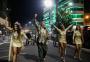 Com show de cores e alegria, escolas de samba levam a magia do Carnaval para o centro de Porto Alegre