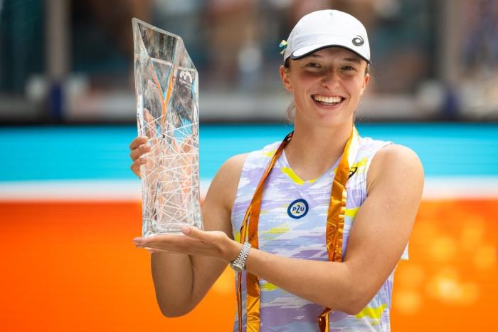 Iga Swiatek é eleita melhor tenista do ano pela WTA