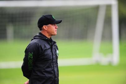 CAXIAS DO SUL, RS, BRASIL, 30/03/2022. Juventude x Grêmio, jogo-treino realizado no Centro de Formação de Atletas e Cidadãos, o CFAC. O Juventude verceu por 4 a 2. Na foto, técnico Eduardo Baptista. (Porthus Junior/Agência RBS)<!-- NICAID(15055574) -->