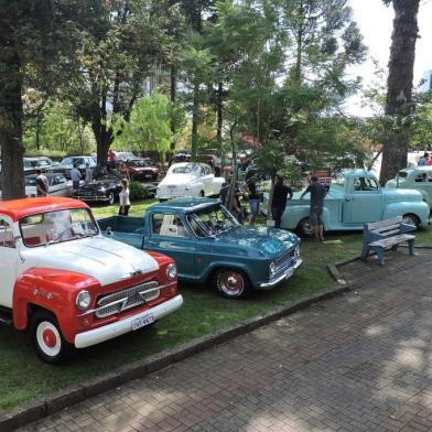 Depois de dois anos, São Marcos volta a receber encontro tradicional de carros antigos<!-- NICAID(15060212) -->