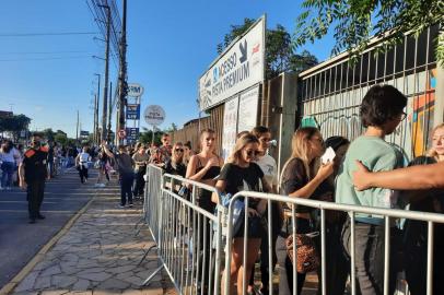 Movimentação antes do show do Maroon 5 no estacionamento da Fiergs.<!-- NICAID(15061762) -->