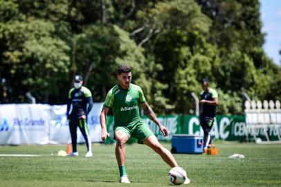 Juventude apresenta o zagueiro Danilo Boza como reforço para a temporada 2022<!-- NICAID(14987140) -->