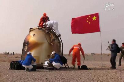 This screen grab made from video released by Chinese state broadcaster CCTV shows the capsule of the Shenzhou-13 spacecraft after it returned to earth carrying three Chinese astronauts in Chinas Inner Mongolia on April 16, 2022. (Photo by CCTV / AFP) / China OUT - Macau OUT / HONG KONG OUT ---EDITORS NOTE --- RESTRICTED TO EDITORIAL USE - MANDATORY CREDIT AFP PHOTO / CCTV - NO MARKETING - NO ADVERTISING CAMPAIGNS - DISTRIBUTED AS A SERVICE TO CLIENTS<!-- NICAID(15070630) -->