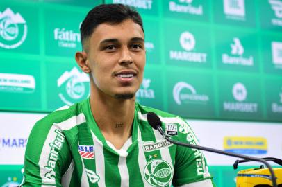 Juventude apresentou o zagueiro Vitor Mendes, que retorna ao clube.<!-- NICAID(15071558) -->