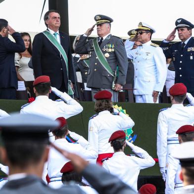 O presidente da RepÃºblica, Jair Bolsonaro participa da cerimÃ´nia comemorativa do Dia do ExÃ©rcito, no Quartel-General do ExÃ©rcito, no Setor Militar Urbano, em BrasÃ­liaCerimônia comemorativa do Dia do Exército.Foto: Antonio Cruz/Agência BrasilLocal: BrasÃ­liaIndexador: Antonio Cruz/AgÃªncia BrasilFonte: AgÃªncia Brasil/Empresa Brasil dFotógrafo: Reporter Fotografico<!-- NICAID(15072252) -->