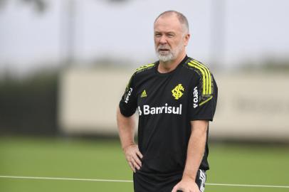 Mano Menezes comanda o primeiro treino no Internacional - Foto: Ricardo Duarte/Sport Club InternacionalIndexador: RICARDO DUARTE<!-- NICAID(15073493) -->