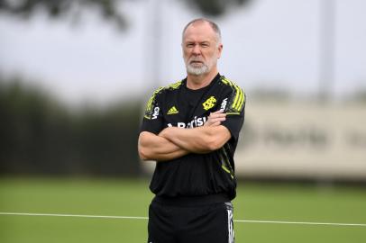 Mano Menezes comanda o primeiro treino no Internacional - Foto: Ricardo Duarte/Sport Club InternacionalIndexador: RICARDO DUARTE<!-- NICAID(15073492) -->