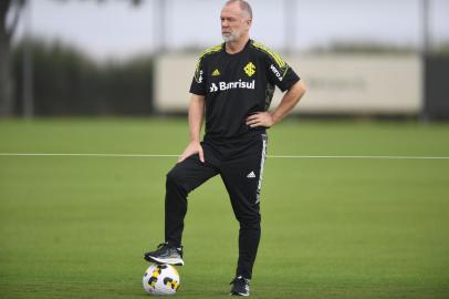 Mano Menezes comanda o primeiro treino no Internacional - Foto: Ricardo Duarte/Sport Club InternacionalIndexador: RICARDO DUARTE<!-- NICAID(15073497) -->