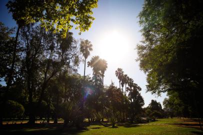 PORTO ALEGRE, RS, BRASIL,  20/04/2022-  Clima - calor e sol forte em Porto Alegre. Foto: Anselmo Cunha/Agencia RBS<!-- NICAID(15073774) -->