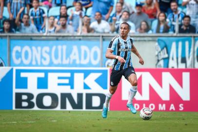 Gremio x GuaraniRS - FUTEBOL/CAMPEONATO BRASILEIRO 2022/GREMIO X GUARANI - ESPORTES - Lance da partida entre Gremio e Guarani disputada na tarde desta quinta-feira, na Arena do Gremio, em partida valida pela Campeonato Brasileiro 2022. FOTO: LUCAS UEBEL/GREMIO FBPAEditoria: SPOIndexador: Lucas UebelSecao: futebolFonte: Gremio.netFotógrafo: Gremio x Guarani<!-- NICAID(15075430) -->