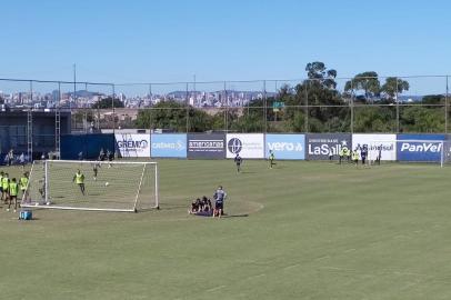 Diego Souza e Elkeson realizaram trabalhos táticos com o elenco<!-- NICAID(15076477) -->