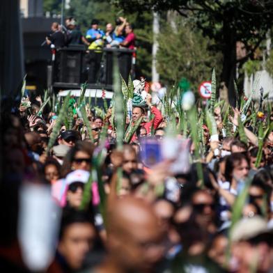 PORTO ALEGRE, RS, BRASIL - 2022.04.24 - Procissão de São Jorge no bairro Partenon. (Foto: ANDRÉ ÁVILA/ Agência RBS)Indexador: Andre Avila<!-- NICAID(15076503) -->