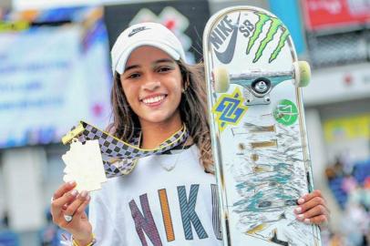 Rayssa Leal conquista ouro e sobe pela primeira vez no pódio do X-GamesA decisão do skate street teve a participação das também brasileiras Pamela Rosa e Gabriela Mazetto, sexta e sétima colocadas, respectivamente, na classificação final. A medalha de prata ficou com a japonesa Funa Nakayama, enquanto a australiana Chloe Covell levou o bronze para casa.<!-- NICAID(15076788) -->