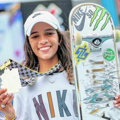 Rayssa Leal conquista ouro e sobe pela primeira vez no pódio do X-GamesA decisão do skate street teve a participação das também brasileiras Pamela Rosa e Gabriela Mazetto, sexta e sétima colocadas, respectivamente, na classificação final. A medalha de prata ficou com a japonesa Funa Nakayama, enquanto a australiana Chloe Covell levou o bronze para casa.<!-- NICAID(15076788) -->