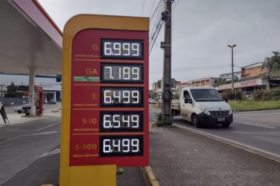 Com alta do etanol, gasolina volta a beirar os R$ 7 em Caxias<!-- NICAID(15077374) -->