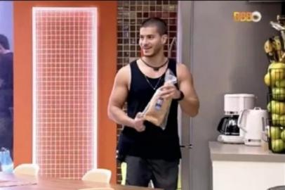 Arthur Aguiar e seu pão no BBB 22<!-- NICAID(15006269) -->