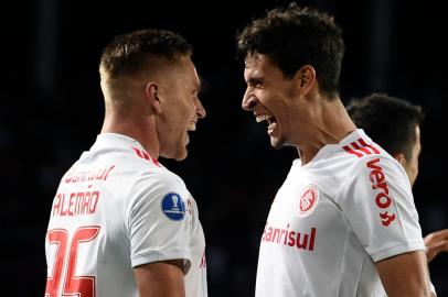 Brazils Internacional Alexandre Zurawski (L) and Brazils Internacional Rodrigo Dourado celebrate after scoring against Colombias Independiente Medellin during their Copa Sudamericana group stage football match, at the Atanasio Girardot stadium in Medellin, Colombia, on April 26, 2022. (Photo by JOAQUIN SARMIENTO / AFP)Editoria: SPOLocal: MedellínIndexador: JOAQUIN SARMIENTOSecao: soccerFonte: AFPFotógrafo: STR<!-- NICAID(15079112) -->