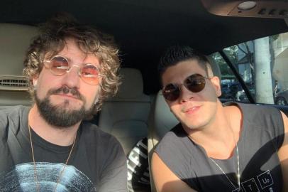 Arthur Aguiar com o amigo Delão<!-- NICAID(15079706) -->