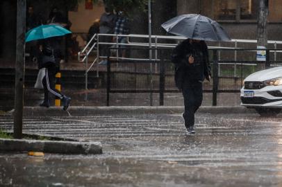 PORTO ALEGRE, RS, BRASIL,  28/04/2022- Chuva em Porto Alegre. Foto: Anselmo Cunha/Agencia RBS<!-- NICAID(15080730) -->