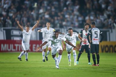 Gremio x OperarioFUTEBOL/CAMPEONATO BRASILEIRO 2022 /GREMIO X OPERARIO - ESPORTES - Lance da partida entre Gremio e Operario-PR disputada na noite desta quarta-feira, no Estadio Germano Kruger, em Ponta Grossa, em partida valida pela Campeonato Brasileiro 2022. FOTO: LUCAS UEBEL/GREMIO FBPAEditoria: SPOLocal: Ponta GrossaIndexador: Lucas UebelSecao: futebolFonte: Gremio.netFotógrafo: Gremio x Operario<!-- NICAID(15080244) -->