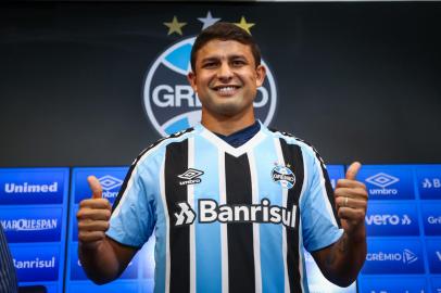 RS - FUTEBOL/APRESENTACAO GREMIO  - ESPORTES - Gremio apresenta o atacante Elkeson como reforÃ§o para a temporada 2022. FOTO: LUCAS UEBEL/GREMIO FBPA<!-- NICAID(15068109) -->