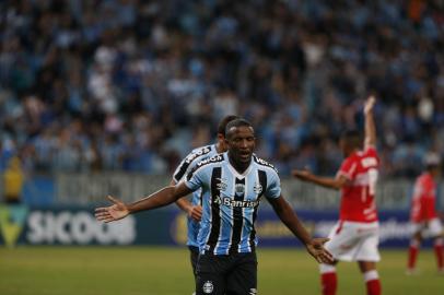 PORTO ALEGRE, RS, BRASIL - 30.04.2022 - O Grêmio recebe o CRB na Arena, em jogo válido pela 5ª rodada do Campeonato Brasileiro da Série B. Na imagem, gol de Elias anulado pelo VAR. (Foto: Lauro Alves/Agencia RBS)<!-- NICAID(15083064) -->