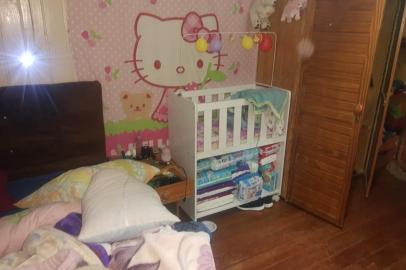 Sequestro do bebê, em Vacaria. Foto do quarto onde a criança foi encontrada<!-- NICAID(15083116) -->