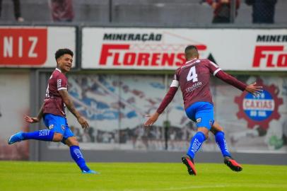 Caxias recebeu o Aimoré, no Estádio Centenário, neste domingo (1º), pela terceira rodada da Série D. Na foto, Thiago Sales (D)<!-- NICAID(15083171) -->