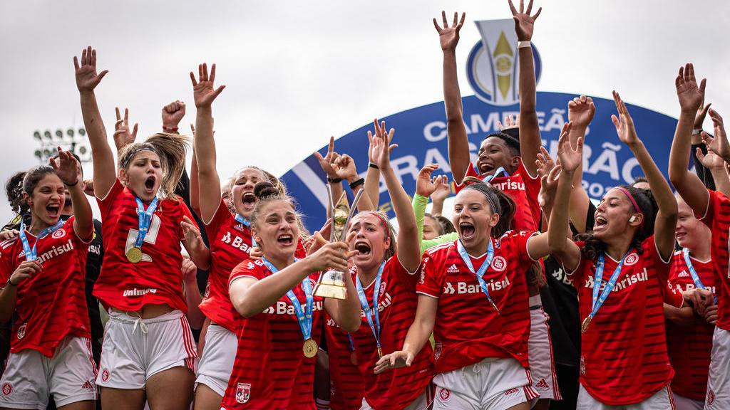 Brasileirão Feminino Neoenergia on X: 36.330 mil! Maior público da  história do futebol feminino brasileiro… Simplesmente histórico! Que show  da torcida @GuriasColoradas! 👏  / X