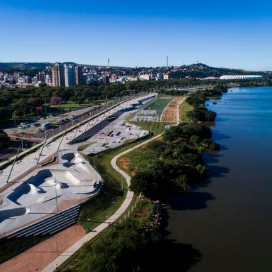 PORTO ALEGRE, RS, BRASIL, 22-03-2022: Orla do Guaiba, em Porto Alegre. (Foto: Mateus Bruxel / Agencia RBS)<!-- NICAID(15047987) -->