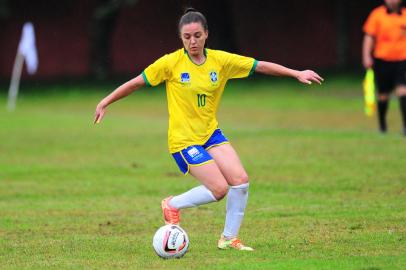 FARROUPILHA, RS, BRASIL, 03/05/2022. Brasil x EUA, jogo de estreia da seleção brasileira de futebol feminino na 24ª Surdolimpíadas de Verão realizado no estádio das Castanheiras em Farroupilha. (Porthus Junior/Agência RBS)Indexador:                                 <!-- NICAID(15085676) -->