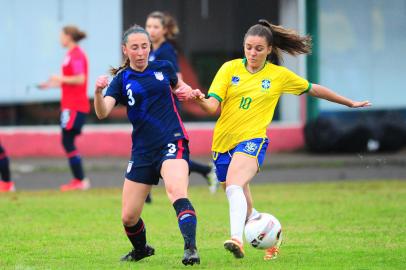 FARROUPILHA, RS, BRASIL, 03/05/2022. Brasil x EUA, jogo de estreia da seleção brasileira de futebol feminino na 24ª Surdolimpíadas de Verão realizado no estádio das Castanheiras em Farroupilha. (Porthus Junior/Agência RBS)Indexador:                                 <!-- NICAID(15085678) -->