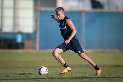 RS - FUTEBOL/ TREINO GREMIO 2022 - ESPORTES - Jogadores do Gremio realizam treino técnico durante a tarde desta terca-feira, no CT Luiz Carvalho, na preparação para a partida valida pelo Campeonato Brasileiro 2022. FOTO: LUCAS UEBEL/GREMIO FBPANa foto: Matheus Frizzo