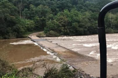 Ponte entre Guaporé e Anta Gorda é liberada nesta sexta-feira após quatro dias submersa <!-- NICAID(15088707) -->