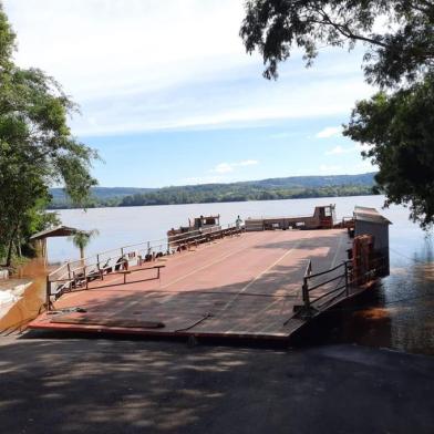 RIO URUGUAI - Foto da Travessia de Porto Mauá. Rio Uruguai baixou 40 centímetros, chegando a 7m76cm no começo da tarde de 6 de maio. <!-- NICAID(15089114) -->