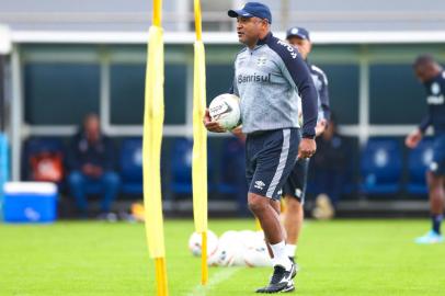 Técnico Roger Machado em treino do Grêmio no CT Luiz Carvalho nesta terça-feira 03/05/2022Renan Jardim, Grêmio, divulgação<!-- NICAID(15085773) -->