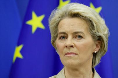 A presidente da Comissão Europeia, Ursula von der Leyen, fala durante entrevista coletiva na Conferência sobre o Futuro da Europa e divulgação de seu relatório com propostas de reforma, em Estrasburgo, leste da França, em 9 de maio de 2022. (Foto de Ludovic MARIN/POOL / AFP)<!-- NICAID(15091270) -->