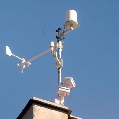 ***  Miro - Central de mereorologia eletrônica  ***A 1ª central de meteorologia(foto) em corpo de bombeiros do estado foi inaugurada em Sapiranga. A central eletrônicamovida a energia solar tem alcance de 30 km e ajudará a defesa civil na região.<!-- NICAID(403057) -->