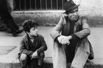 Filme Ladrões de Bicicleta, de Vittorio De Sica<!-- NICAID(15091171) -->