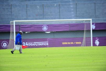 CAXIAS DO SUL, RS, BRASIL, 10/02/2022. Estádio Centenário, que será palco da final do futebol na 24ª Surdolimpíadas de Verão, no próximo domingo, já está recebendo os últimos preparativos.  (15/05). (Porthus Junior/Agência RBS)<!-- NICAID(15092386) -->