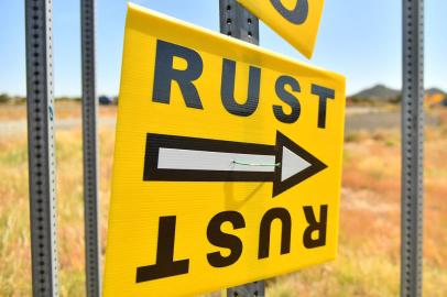 SANTA FE, NEW MEXICO - OCTOBER 22: A sign directs people to the road that leads to the Bonanza Creek Ranch where the movie Rust is being filmed on October 22, 2021 in Santa Fe, New Mexico. Director of Photography Halyna Hutchins was killed and director Joel Souza was injured on set while filming the movie Rust at Bonanza Creek Ranch near Santa Fe, New Mexico on October 21, 2021. The films star and producer Alec Baldwin discharged a prop firearm that hit Hutchins and Souza.   Sam Wasson/Getty Images/AFP (Photo by Sam Wasson / GETTY IMAGES NORTH AMERICA / Getty Images via AFP)<!-- NICAID(14925775) -->