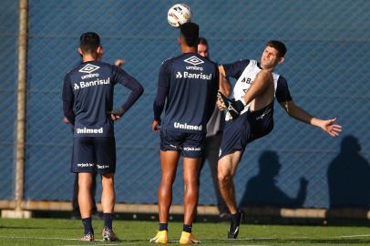 Kannemann participa de treino do Grêmio<!-- NICAID(15094810) -->