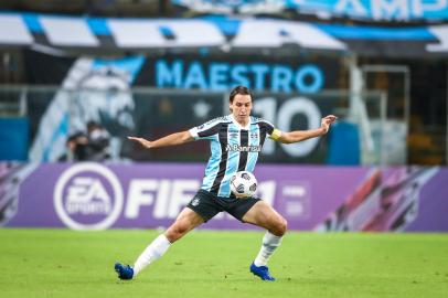 Gremio x LanusRS - FUTEBOL/CONMEBOL SULAMERICANA 2021 /GREMIO X LANUS - ESPORTES - Lance da partida entre Gremio e Lanus disputada na noite desta quinta-feira, na Arena do Gremio, valida pela Sulamericana 2021. Pedro Geromel FOTO: LUCAS UEBEL/GREMIO FBPAEditoria: SPOLocal: Porto AlegreIndexador: Lucas UebelSecao: futebolFonte: Gremio.netFotógrafo: Gremio x Lanus<!-- NICAID(14782924) -->